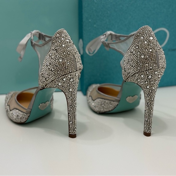 Blue by Betsey Johnson Iris Pumps - Picture 10 of 11